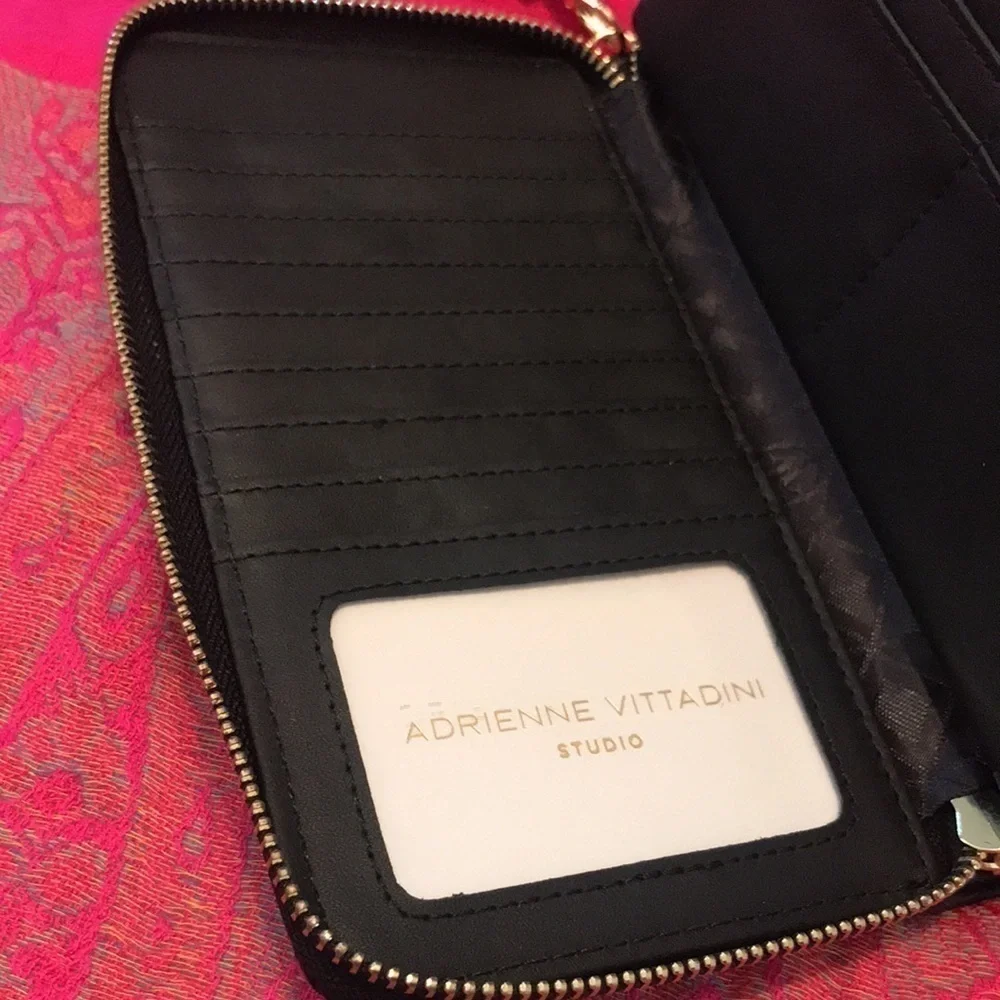 NWOT Adrianne Vittadini Black Wristlet